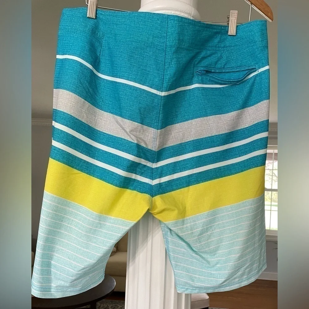 Old Navy California men’s blue and yellow Swim Board shorts Trunks size 38